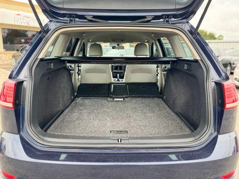 Used 2018 Volkswagen Golf S image 31