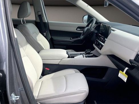 New 2026 Nissan Pathfinder SL image 11