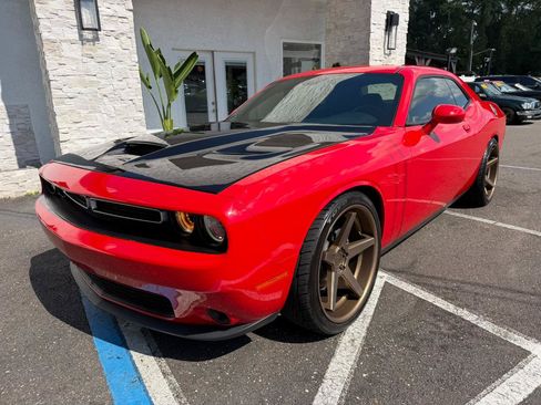 Used 2018 Dodge Challenger SXT RWD image 3