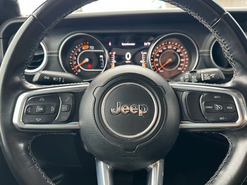 Used 2022 Jeep Wrangler Unlimited Sahara image 24