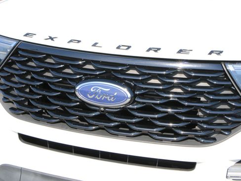 Used 2022 Ford Explorer ST-Line w/ Class IV Trailer Tow Package AWD/4WD image 12