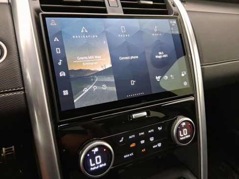 Used 2025 Land Rover Discovery Dynamic SE image 24