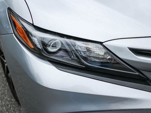 Used 2024 Toyota Camry SE image 13