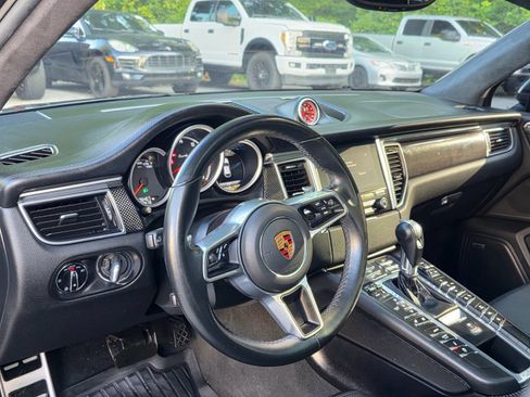 Used 2018 Porsche Macan Turbo AWD/4WD image 13