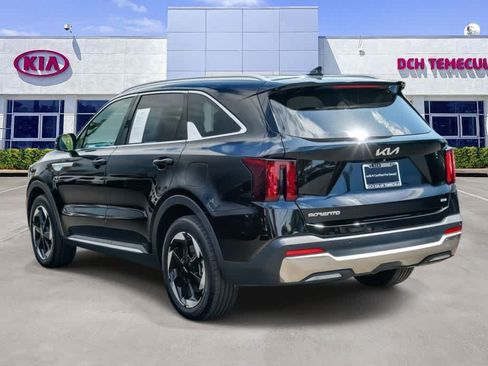Certified 2025 Kia Sorento EX AWD/4WD image 6