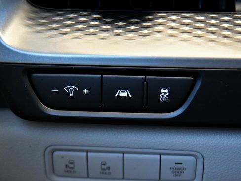 Used 2024 Kia Carnival LX FWD image 32