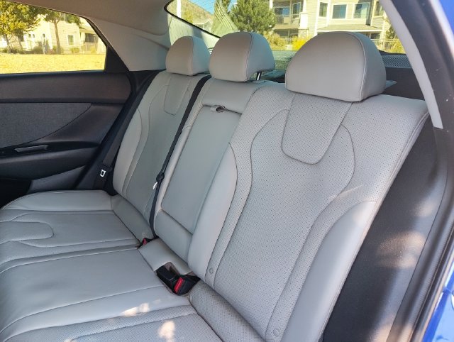 Used 2023 Hyundai Elantra Limited w/ Preferred Accessory Package FWD image 15