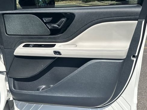 New 2026 Lincoln Aviator AWD w/ Jet Appearance Package image 16