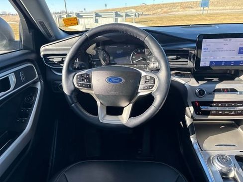 Used 2022 Ford Explorer XLT w/ Equipment Group 202A image 13