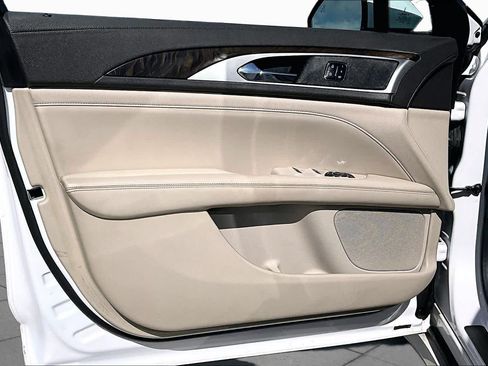 Used 2017 Lincoln MKZ Reserve FWD image 21