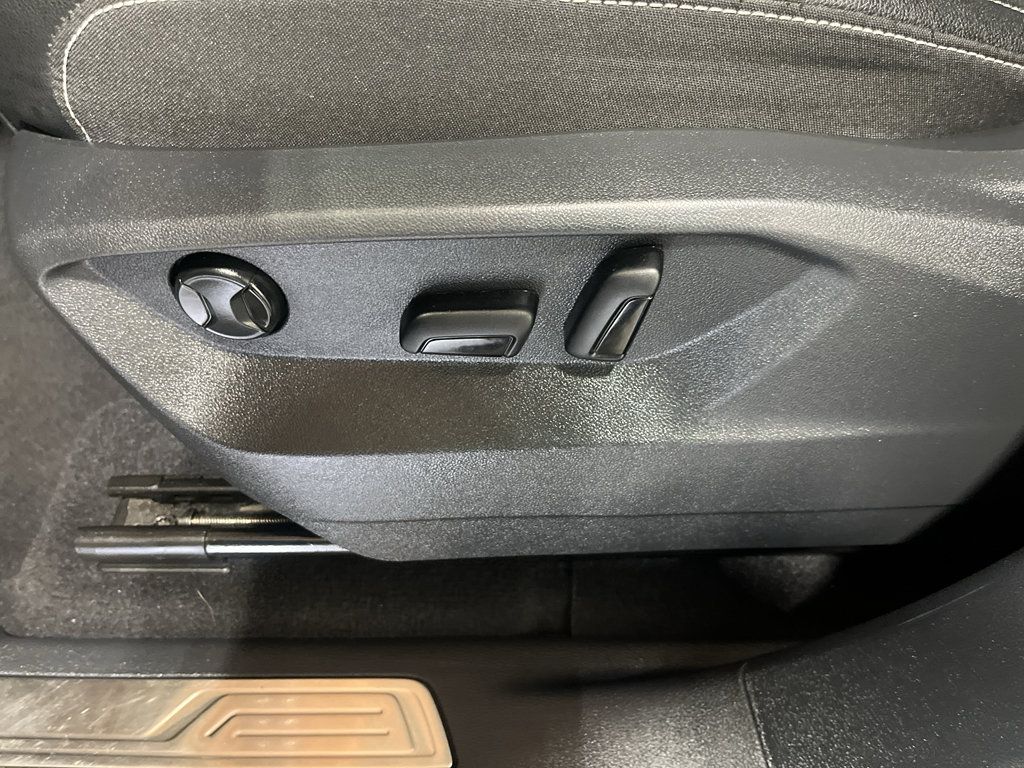 Used 2025 Volkswagen Atlas SE AWD/4WD image 36