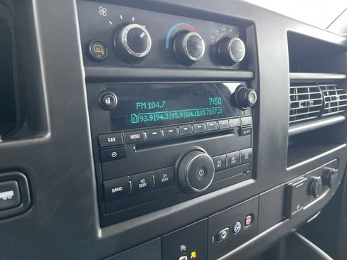 Used 2019 Chevrolet Express 2500 image 17