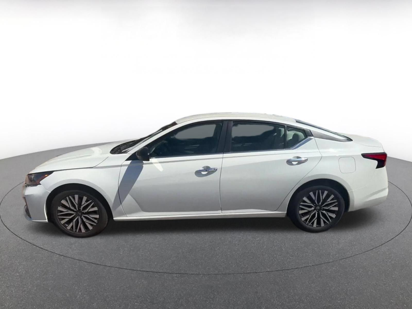 Used 2025 Nissan Altima 2.5 SV FWD image 8
