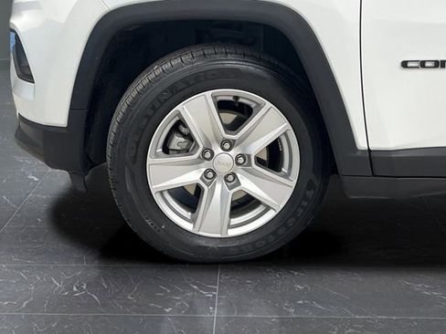 Used 2022 Jeep Compass Latitude image 32