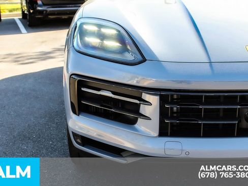Used 2024 Porsche Cayenne AWD/4WD image 11
