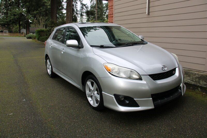 Used 2010 Toyota Matrix S FWD image 2