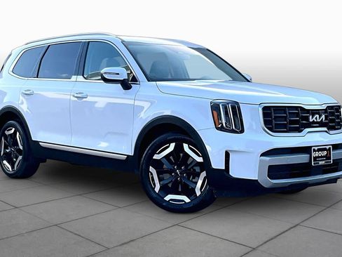 Certified 2025 Kia Telluride S FWD image 3