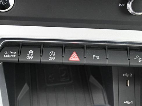 Certified 2025 Audi Q3 2.0T Premium w/ Convenience Package image 24