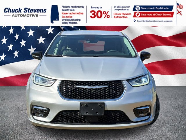Used 2024 Chrysler Pacifica Touring-L FWD image 3