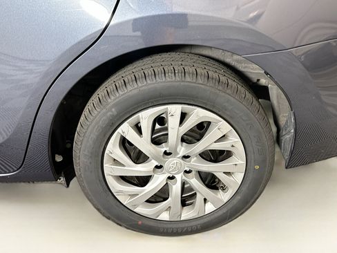 Used 2019 Toyota Corolla LE w/ Carpet Mat Package (TMS) FWD image 11