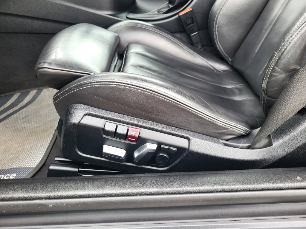 Used 2020 BMW M4 Convertible RWD image 13