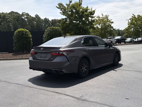 Used 2023 Toyota Camry SE w/ Convenience Package FWD image 3