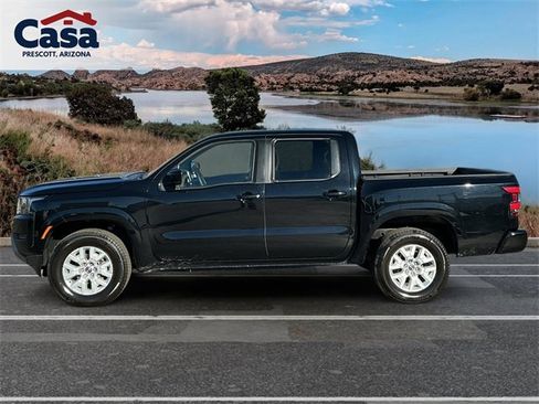 Used 2023 Nissan Frontier SV image 3