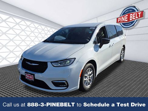 New 2026 Chrysler Pacifica Select image 1