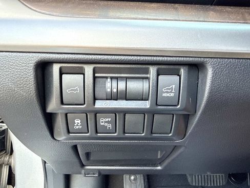 Used 2017 Subaru Outback 3.6R Limited AWD/4WD image 30