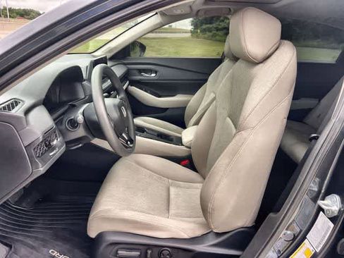 Used 2025 Honda Accord SE image 11