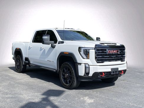 Used 2024 GMC Sierra 2500 AT4 w/ Technology Package AWD/4WD image 2