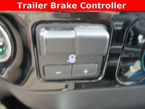 Used 2024 Chevrolet Silverado 3500 LT w/ Convenience Package image 16