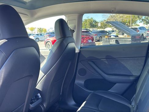 Used 2022 Tesla Model Y Long Range image 22