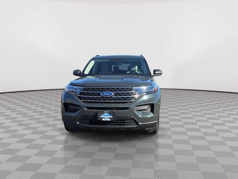 Used 2023 Ford Explorer XLT AWD/4WD image 3