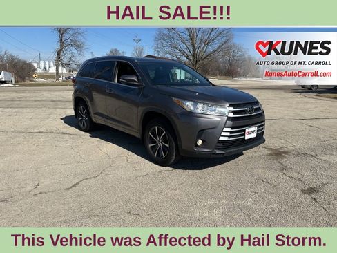 Used 2017 Toyota Highlander XLE AWD/4WD image 1