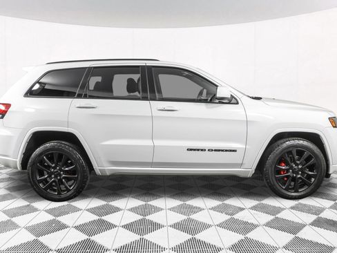Used 2020 Jeep Grand Cherokee Altitude image 16