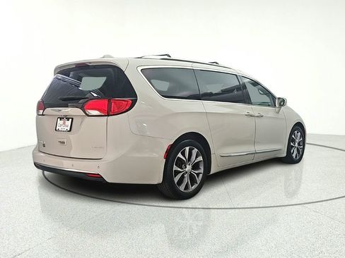 Used 2020 Chrysler Pacifica Limited FWD image 7