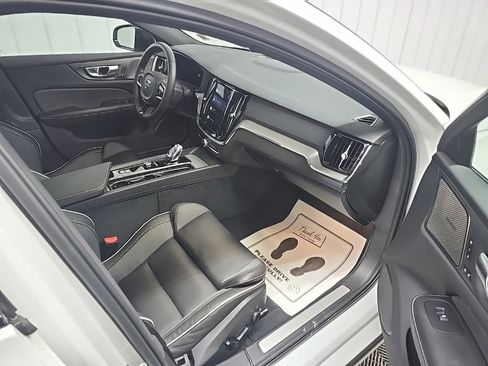 Used 2024 Volvo S60 B5 Plus w/ Climate Package image 16