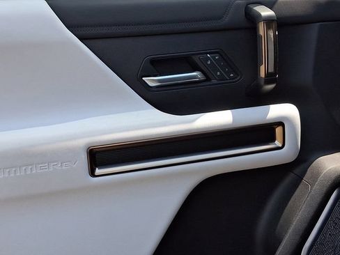 Used 2025 GMC Hummer EV 2X AWD/4WD image 22