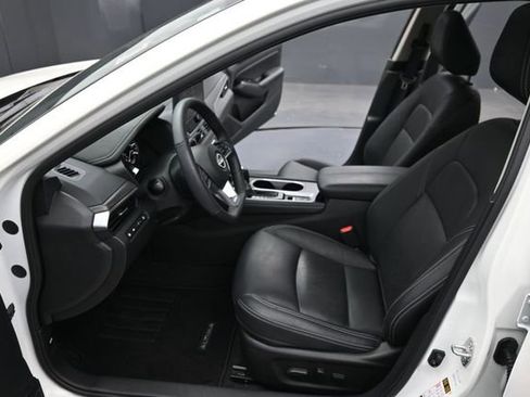 Used 2025 Nissan Altima 2.5 SL FWD image 28
