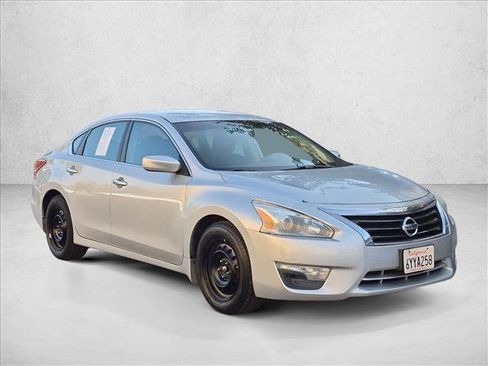 Used 2013 Nissan Altima 2.5 S FWD image 3