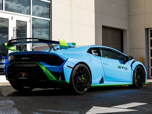 Used 2023 Lamborghini Huracan STO image 21