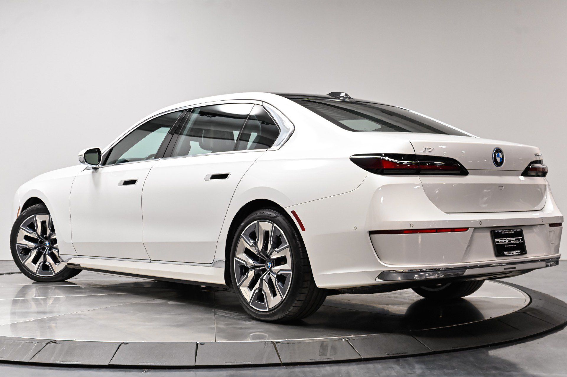 Used 2023 BMW i7 xDrive60 AWD/4WD image 28