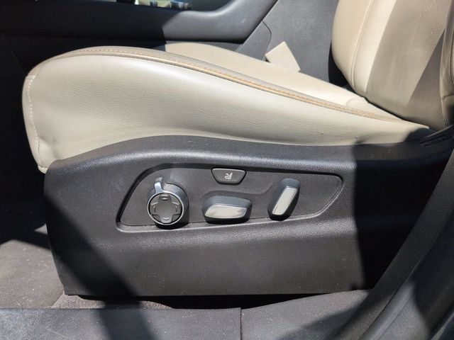 Used 2019 Cadillac XT4 Premium Luxury AWD/4WD image 23