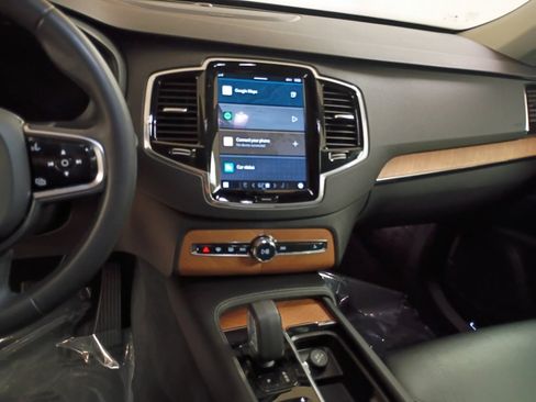 Used 2023 Volvo XC90 T8 Plus AWD/4WD image 12
