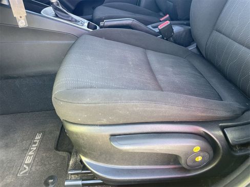 Used 2020 Hyundai Venue SE image 19