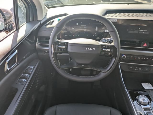 New 2027 Kia Carnival SX w/ Dark Edition Package FWD image 16