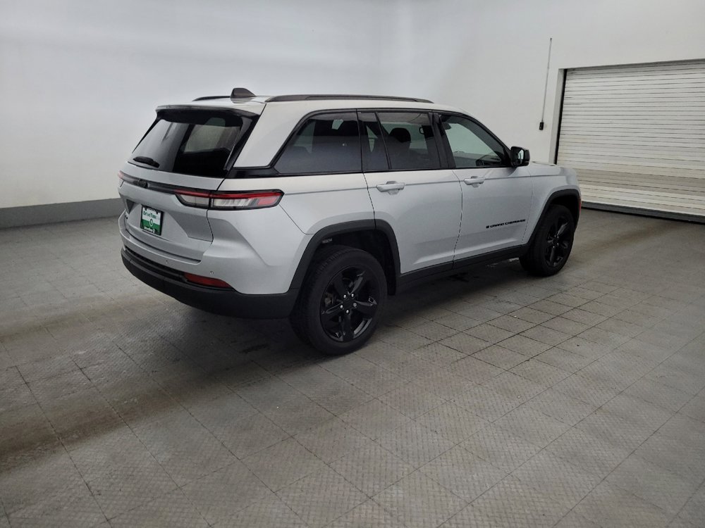 Used 2023 Jeep Grand Cherokee Altitude AWD/4WD image 10