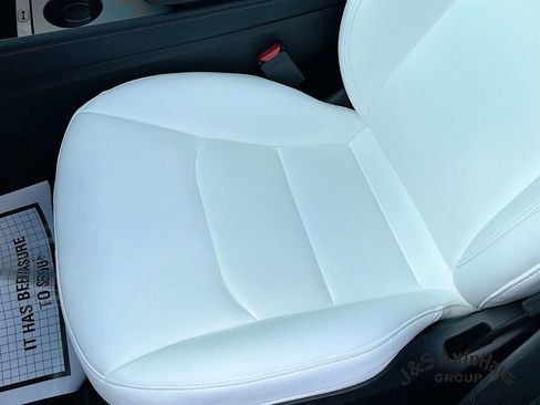 Used 2023 Tesla Model Y Performance image 25