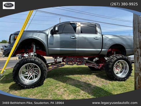 Used 2017 Nissan Titan SV AWD/4WD image 10